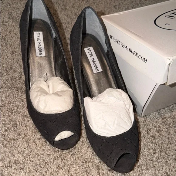 Steve Madden Quilted Black Peep Toe Heels - Picture 3 of 9